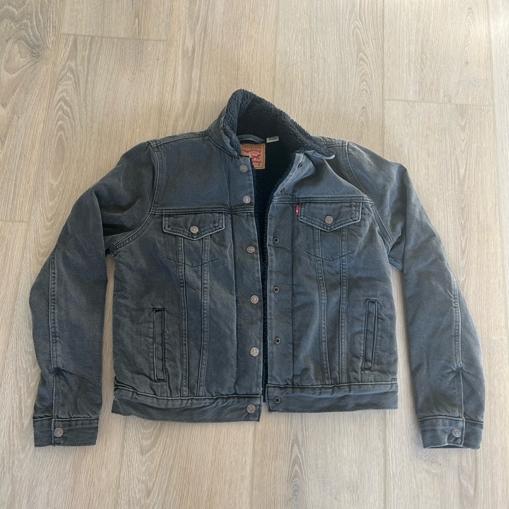 levi’s black jean jacket with fluffy inside - Picture 1 of 4